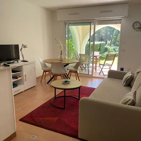 Riviera Oasis: Beachside Retreat With Pool And Tennis * Saint-Raphael (Var)